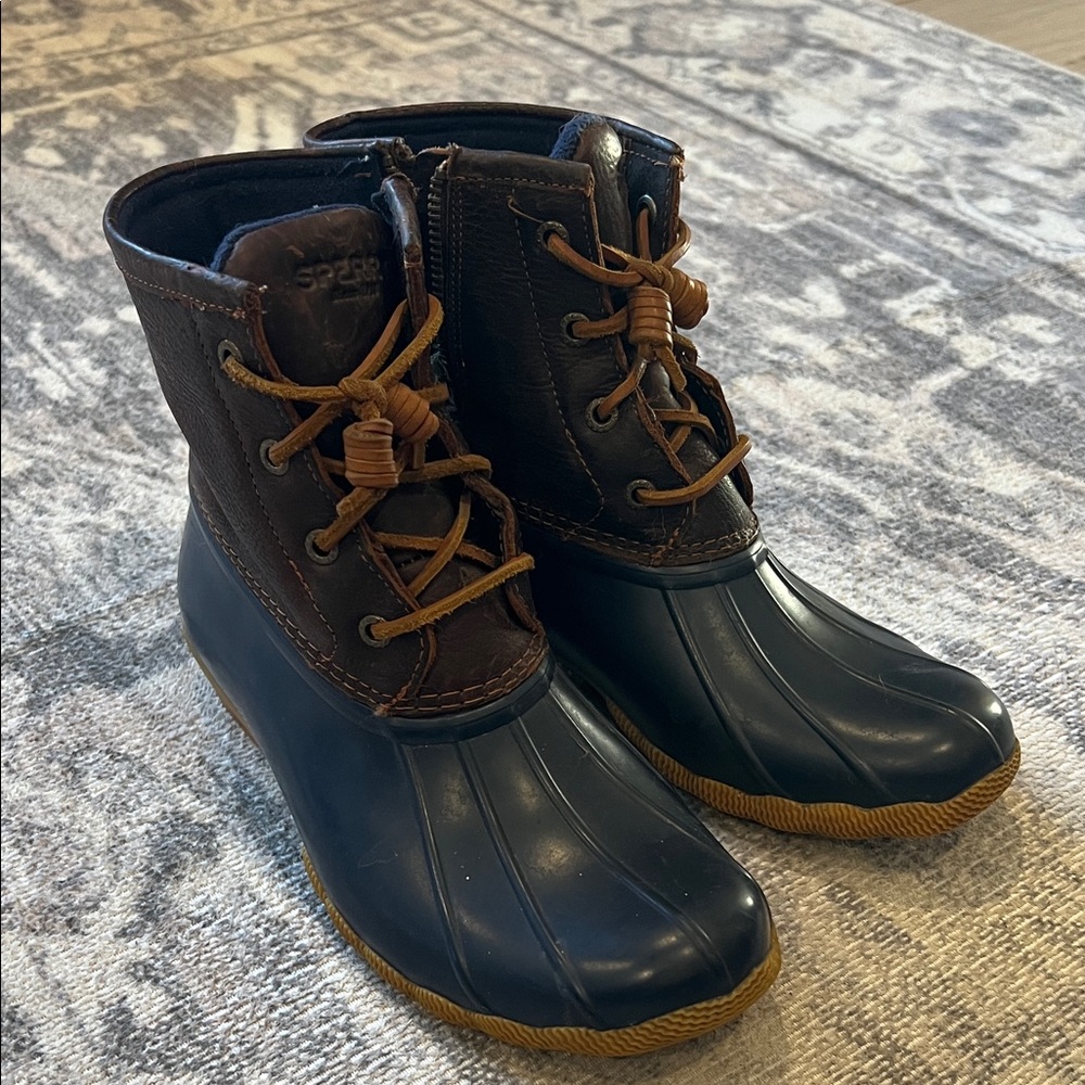 Sperry women’s Navy and Brown Rain Boots
